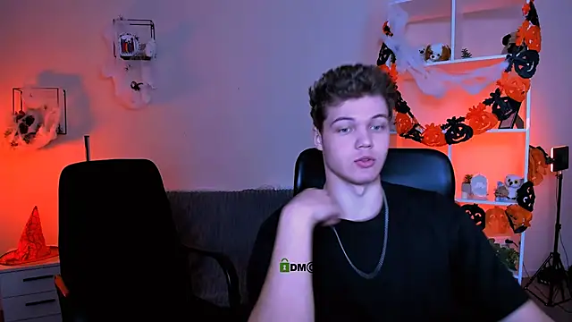 Snapshot of lucas_long_ chatting on November 2, 9:47 am lucas long online show from November 2, 9:47 am