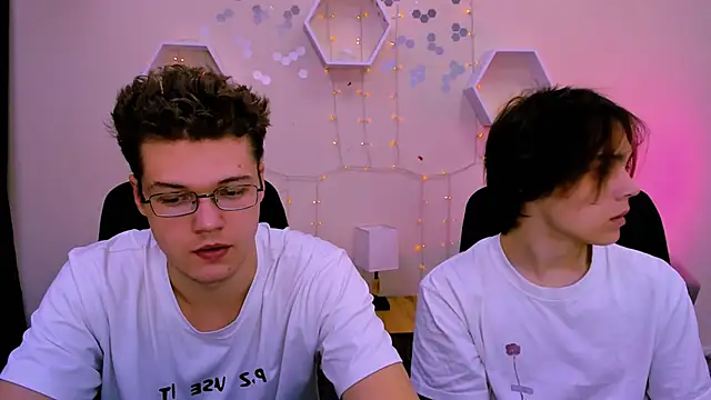 Snapshot of lucas_long_ chatting on November 9, 9:46 am lucas long online show from November 9, 9:46 am