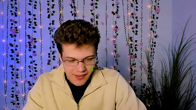 Snapshot of lucas_long_ chatting on September 17, 5:20 am lucas long online show from September 17, 5:20 am