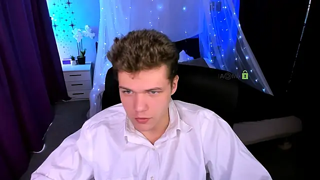 Snapshot of lucas_long_ chatting on November 7, 9:58 am lucas long online show from November 7, 9:58 am