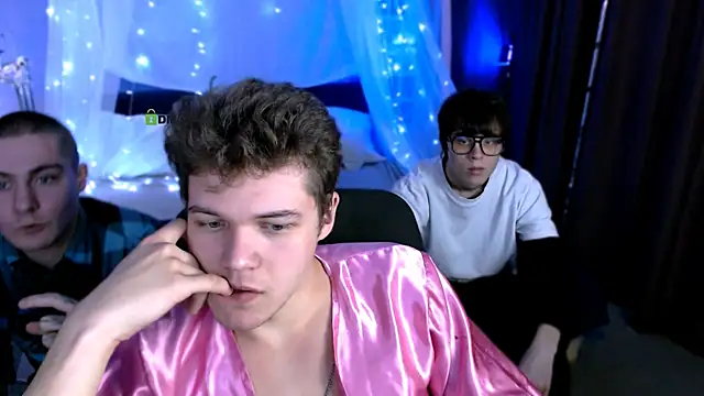 Snapshot of lucas_long_ chatting on November 27, 10:27 am lucas long online show from November 27, 10:27 am