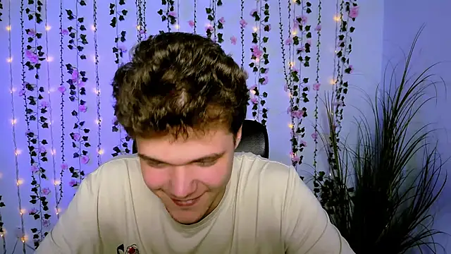 Snapshot of lucas_long_ chatting on September 21, 6:46 pm lucas long online show from September 21, 6:46 pm