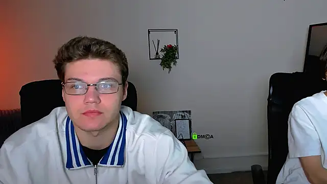 Snapshot of lucas_long_ chatting on September 13, 8:14 am lucas long online show from September 13, 8:14 am