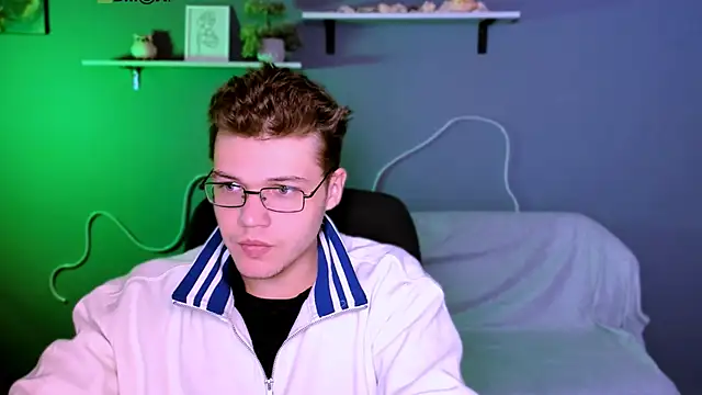 Snapshot of lucas_long_ chatting on October 21, 8:47 am lucas long online show from October 21, 8:47 am