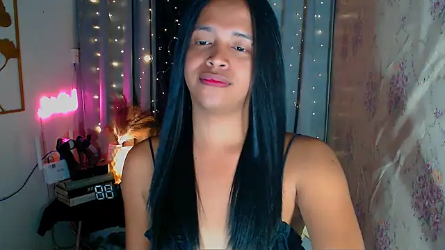 Lorainnelustts online show from February 13, 2:00 am