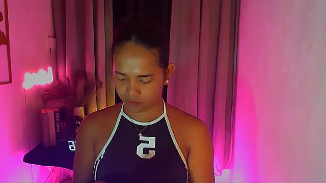 Lorainnelustts online show from January 14, 6:50 am