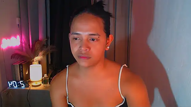 Lorainnelustts online show from December 19, 4:49 am