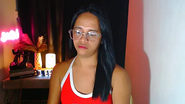 Lorainnelustts online show from December 1, 4:52 pm