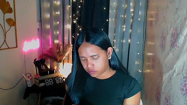 Lorainnelustts online show from February 19, 2:03 pm