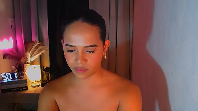 Lorainnelustts online show from December 17, 3:11 am