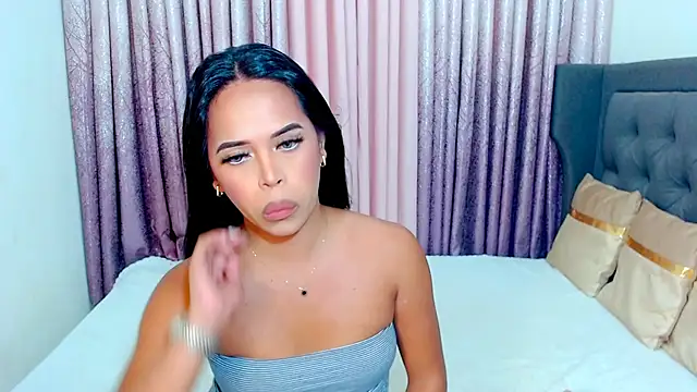 Lorainnelustts online show from November 10, 7:35 am