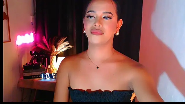 Lorainnelustts online show from November 27, 1:11 pm