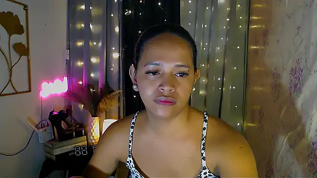 Lorainnelustts online show from February 12, 3:50 am