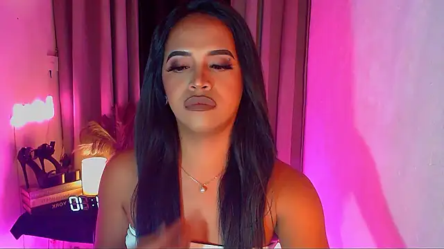 Lorainnelustts online show from January 18, 5:16 pm