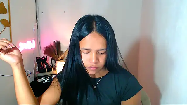 Lorainnelustts online show from March 2, 4:57 am