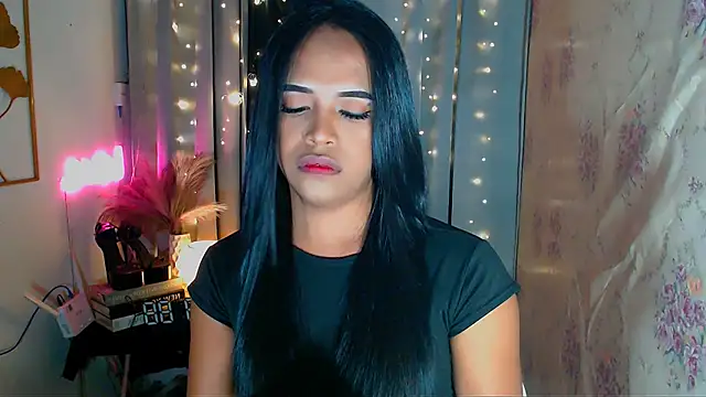 Lorainnelustts online show from February 18, 12:34 pm