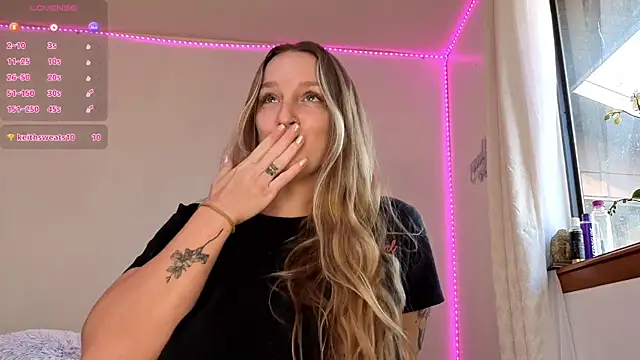 Snapshot of dustbunni0414 chatting on January 16, 3:38 pm dustbunni0414 online show from January 16, 3:38 pm