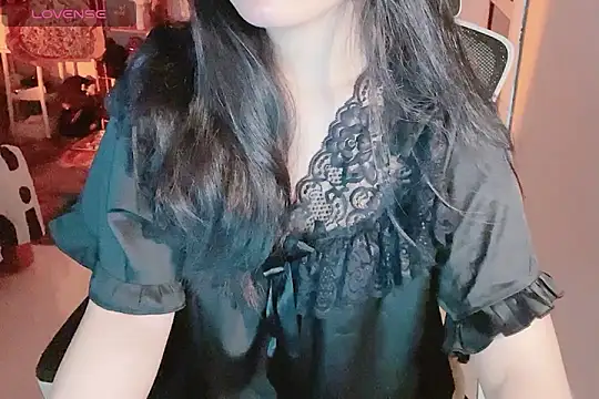 Snapshot of ___Daisy___ chatting on October 13, 8:10 pm Daisy online show from October 13, 8:10 pm