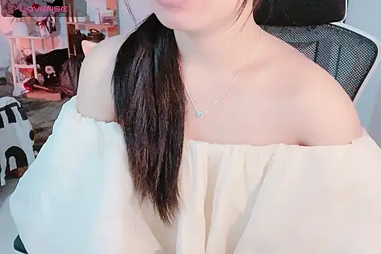 Snapshot of ___Daisy___ chatting on October 25, 5:28 am Daisy online show from October 25, 5:28 am