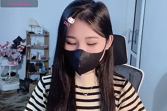 Snapshot of ___Daisy___ chatting on November 7, 2:43 pm Daisy online show from November 7, 2:43 pm