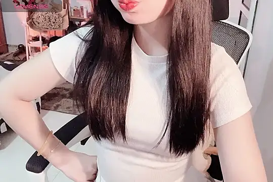 Snapshot of ___Daisy___ chatting on October 10, 2:07 pm Daisy online show from October 10, 2:07 pm