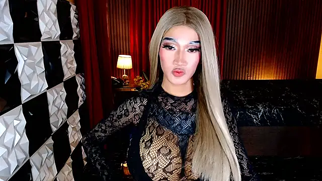 lhexiecollins online show from April 2, 4:02 pm