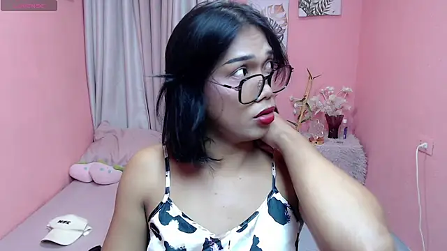 Snapshot of Herbielustts chatting on July 27, 1:29 pm Herbielustts online show from July 27, 1:29 pm