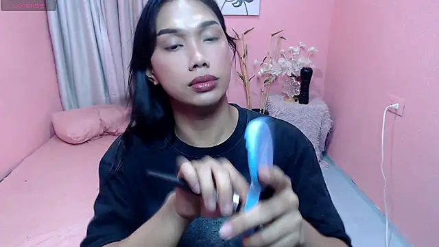 Snapshot of Herbielustts chatting on July 9, 4:17 pm Herbielustts online show from July 9, 4:17 pm