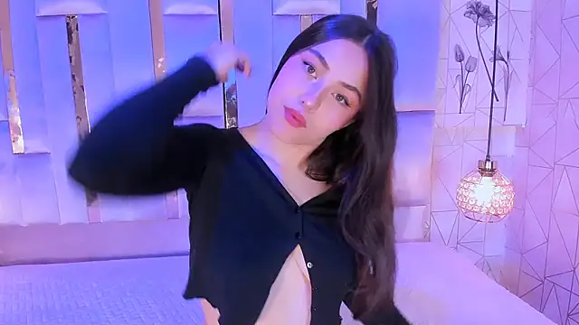 HannaCollins  online show from December 18, 1:04 pm