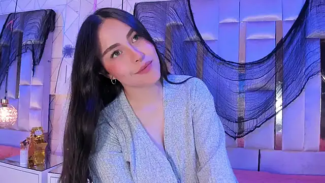 HannaCollins  online show from December 2, 1:02 pm