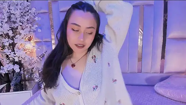 HannaCollins  online show from December 21, 1:02 pm