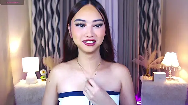 Kiah Wyatt online show from November 5, 5:43 am