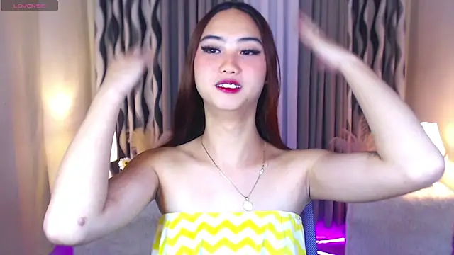 Kiah Wyatt online show from November 9, 6:50 am