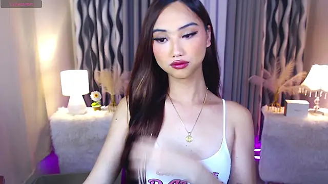 Kiah Wyatt online show from November 6, 5:00 am