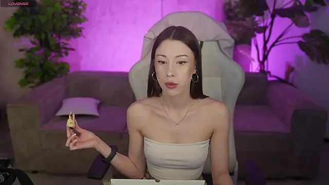 Selena Glow online show from April 13, 8:13 pm