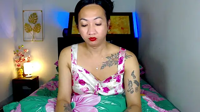 LovelyQueen69 online show from July 8, 10:43 pm