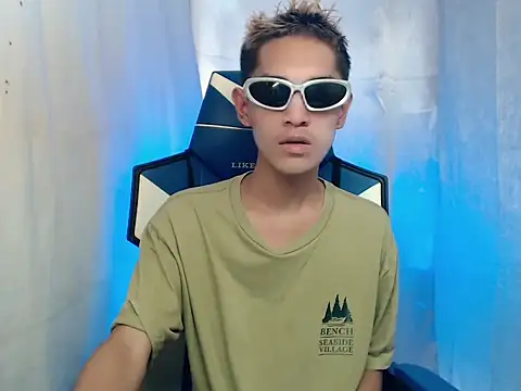 riks tyler online show from December 20, 1:52 am