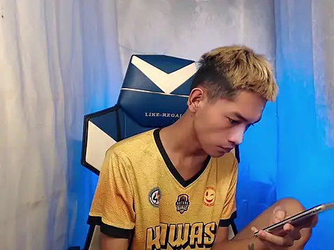 riks tyler online show from December 18, 7:40 pm