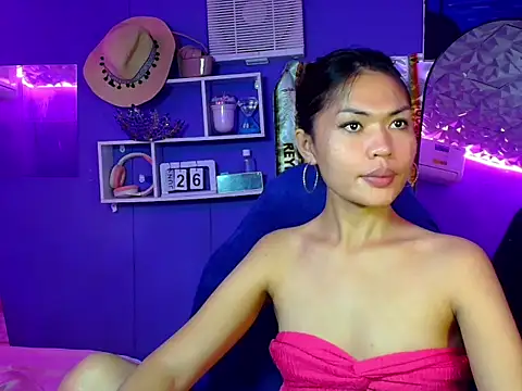 urgirljane online show from June 26, 7:09 pm
