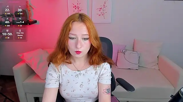 Snapshot of Violet_Griffen chatting on July 4, 4:00 pm Violet Griffen online show from July 4, 4:00 pm
