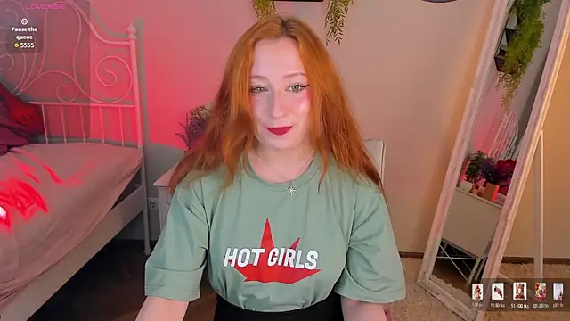 Snapshot of Violet_Griffen chatting on June 3, 3:39 pm Violet Griffen online show from June 3, 3:39 pm