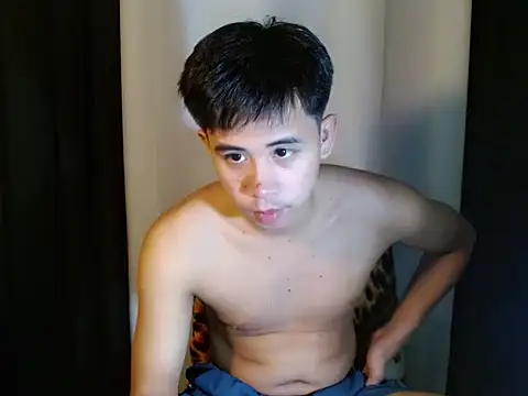 Snapshot of urasianbigcock chatting on October 10, 7:04 pm urasianbigcock online show from October 10, 7:04 pm