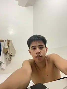 Snapshot of urasianbigcock chatting on October 18, 6:04 am urasianbigcock online show from October 18, 6:04 am