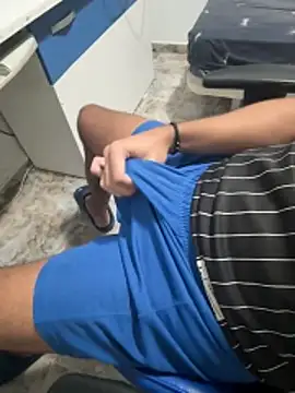 aavrdvh33 online show from October 27, 9:05 pm