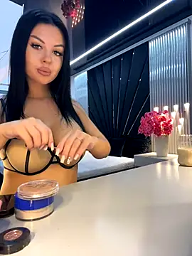 KenyaCruz online show from October 13, 6:31 pm