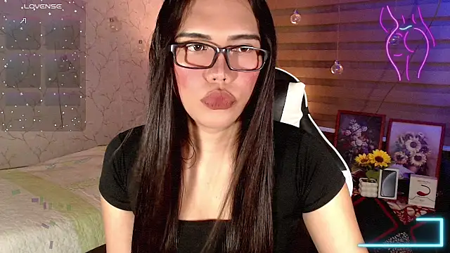 Snapshot of TssluttyNikka chatting on February 23, 3:23 pm TssluttyNikka online show from February 23, 3:23 pm