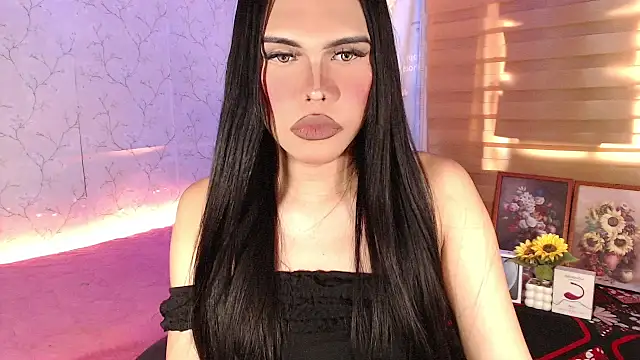 Snapshot of TssluttyNikka chatting on March 23, 1:06 am TssluttyNikka online show from March 23, 1:06 am