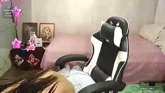 TssluttyNikka online show from November 15, 12:31 pm