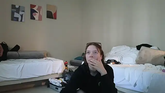 Snapshot of graylovescookies chatting on October 2, 1:47 pm graylovescookies online show from October 2, 1:47 pm