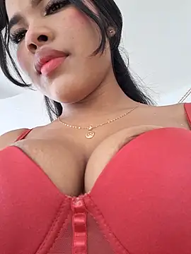 Snapshot of Michell_em chatting on February 14, 7:03 pm Michell em online show from February 14, 7:03 pm